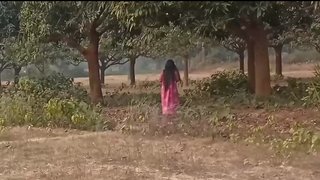 Jungle mein Bulaya ladki ko baat karke pataya aur ghar mein jakar kiya chudai desi ladki ko