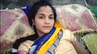 Payal bhabhi ki chudayi bina condom ke Payal bhabhi ko Chod diya or paani choot me hi chhod diya Indian village Desi bhabhi 