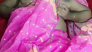 Desi Bhabi fingering snatch in sharee